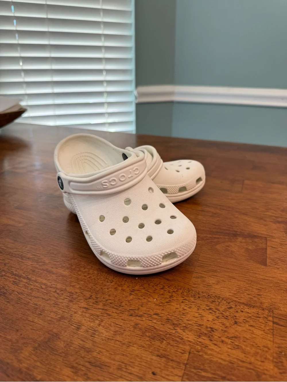 Crocs Classic Clog White Slip On Comfort Shoes size J1 kids size 1 unisex